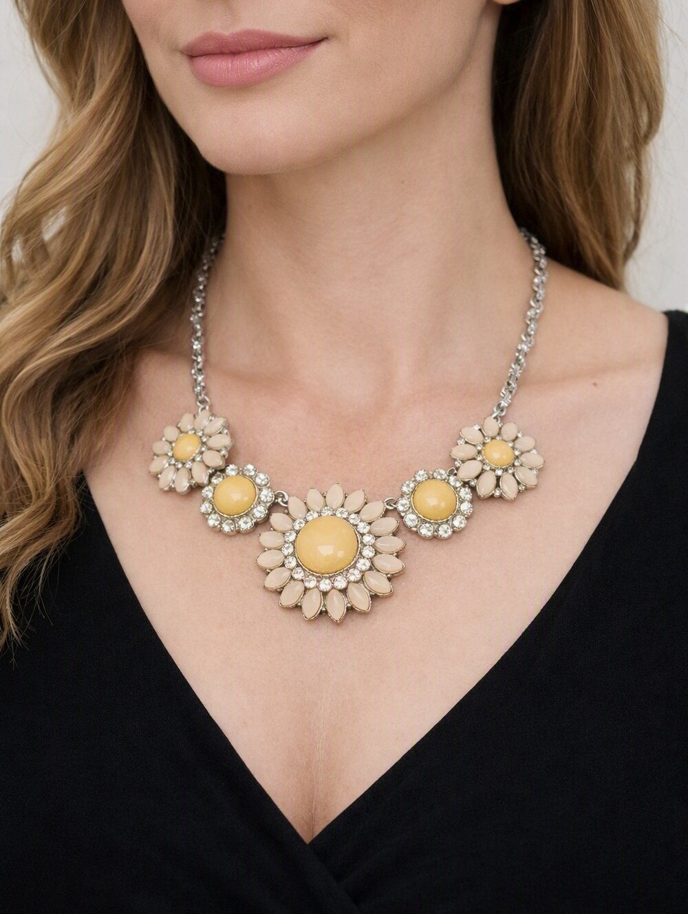Lia Sophia Necklace Elegant Silver Tone and Cream Floral Necklace 18" Daisy NWOT